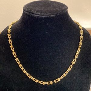 18kt gold plated u-link necklace with small bead-like features